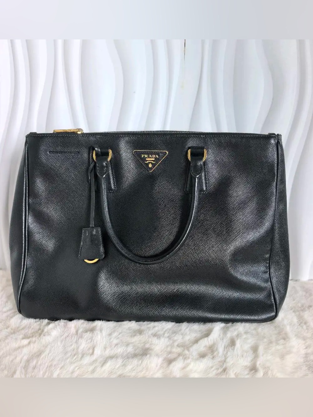 14 Prada Galleria Black
